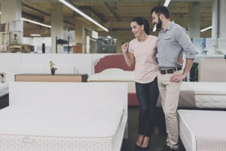 Choisir son lit adulte : ce que les chiffres sur le sommeil changent à votre décision