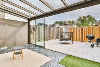 Véranda à Aix-en-Provence : créez un espace lumineux et convivial avec cette extension